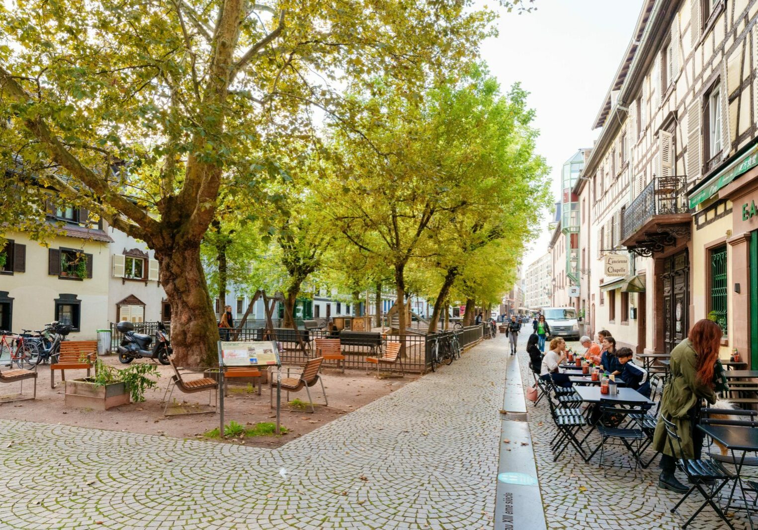 Décoration et aménagement d'un logement saisonnier à Strasbourg.