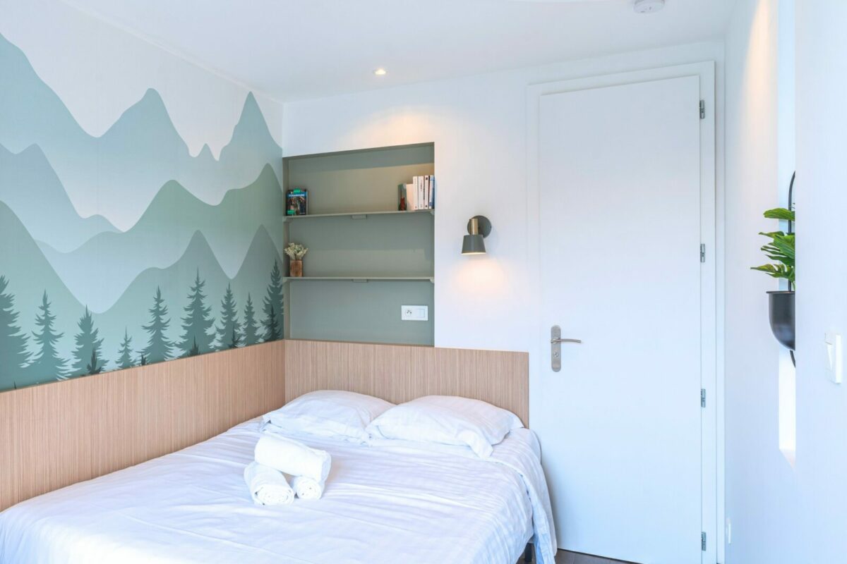 Décoration d'un logement saisonnier à Strasbourg sur la plateforme Airbnb.